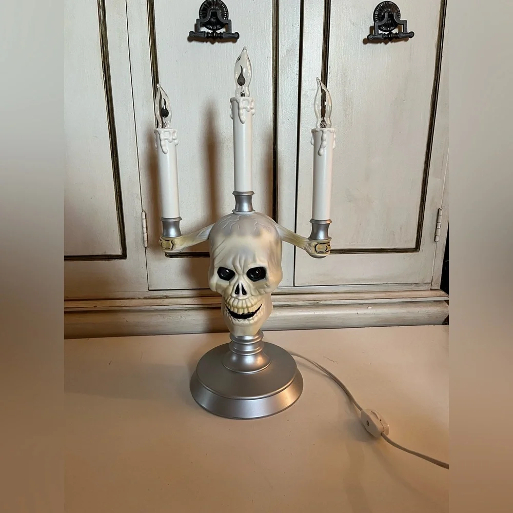 Vintage 1994 HallowScream Haunted Candelabra Skull Flames Glowing Red Eye w/box